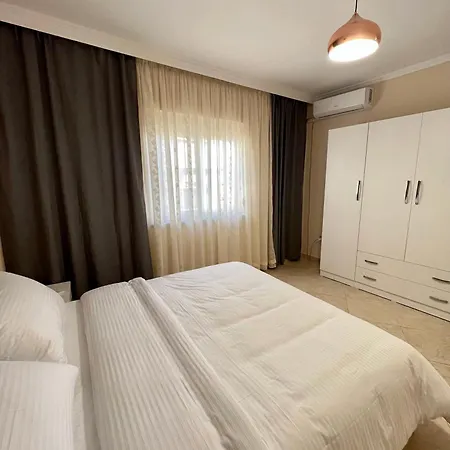 Xhomlliku * ティラナ