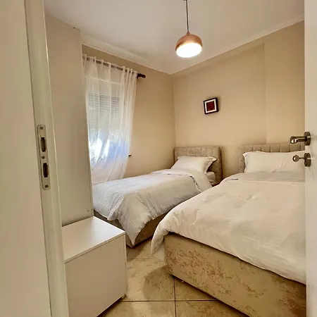 Xhomlliku アパート